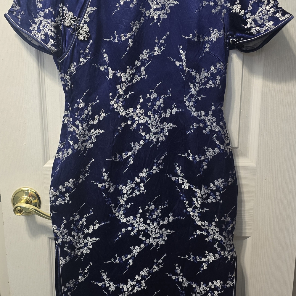 Blue Embellished Kimono with Mandarin Collar
